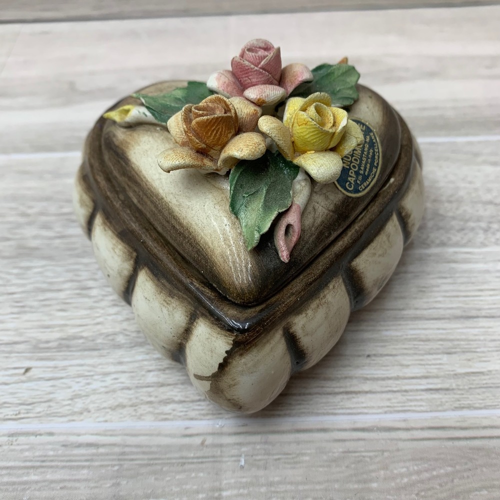 Nuova Capodimonte Italy Heart Porcelain Trinket Box 3D Roses Vintage Ceramic‎